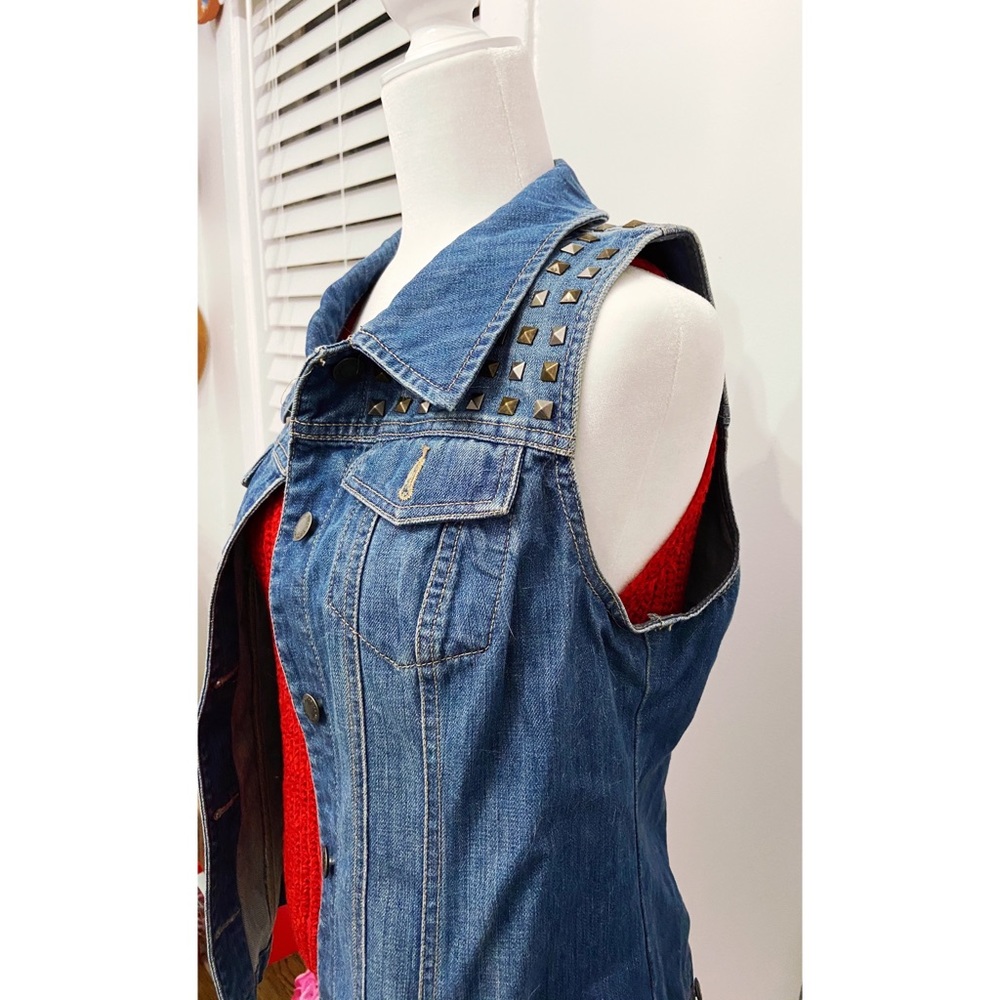 Sleeveless Button Up Jean Jacket - Picture 3 of 4
